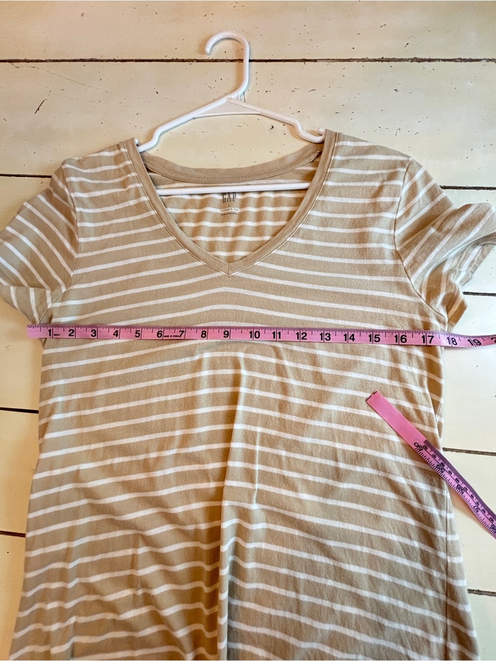 Gap Favorite V-Neck Stripe T-Shirt Women’s Large Short Sleeve Beige White - Picture 3 of 7